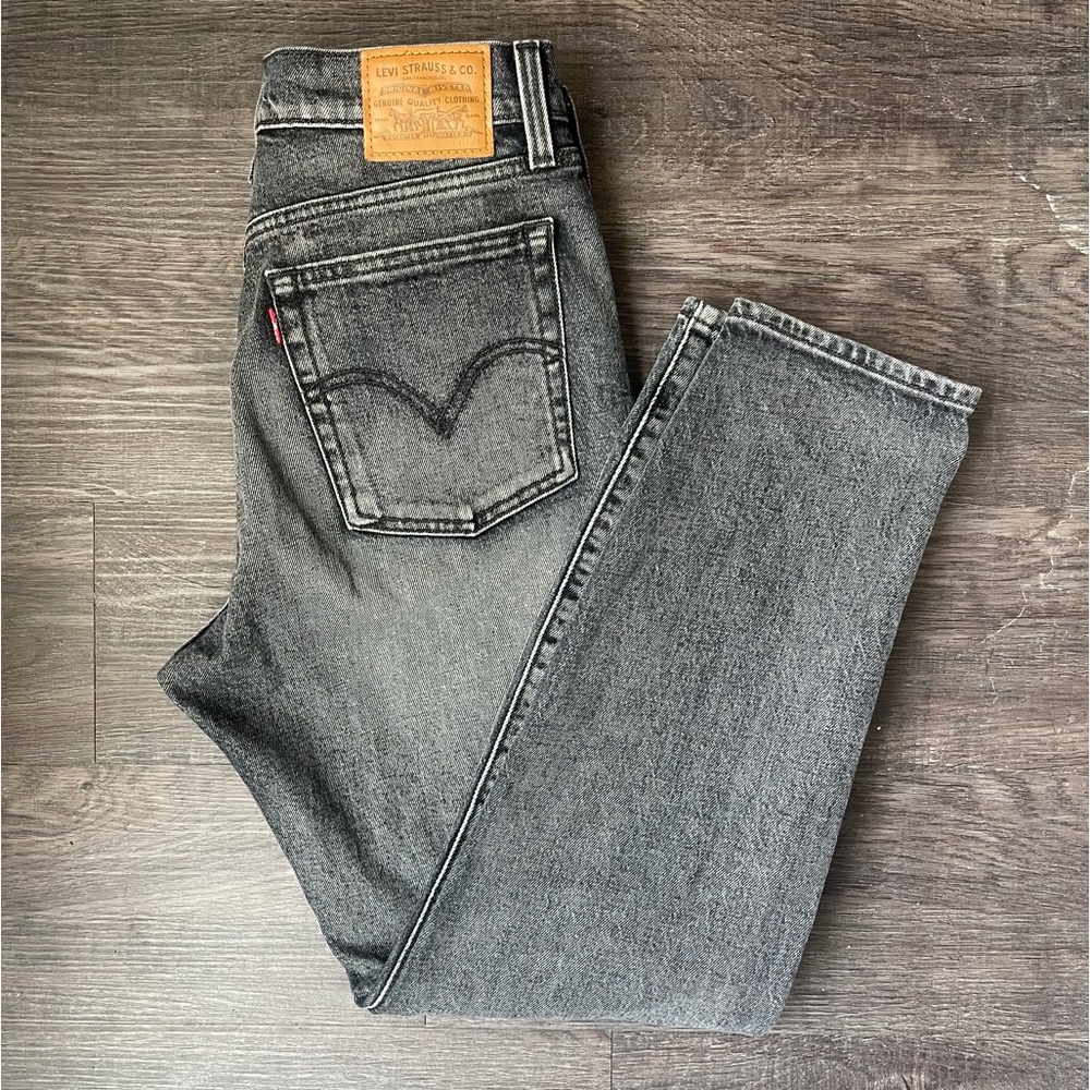 Levi’s Wedgie Straight Jean - Size 27